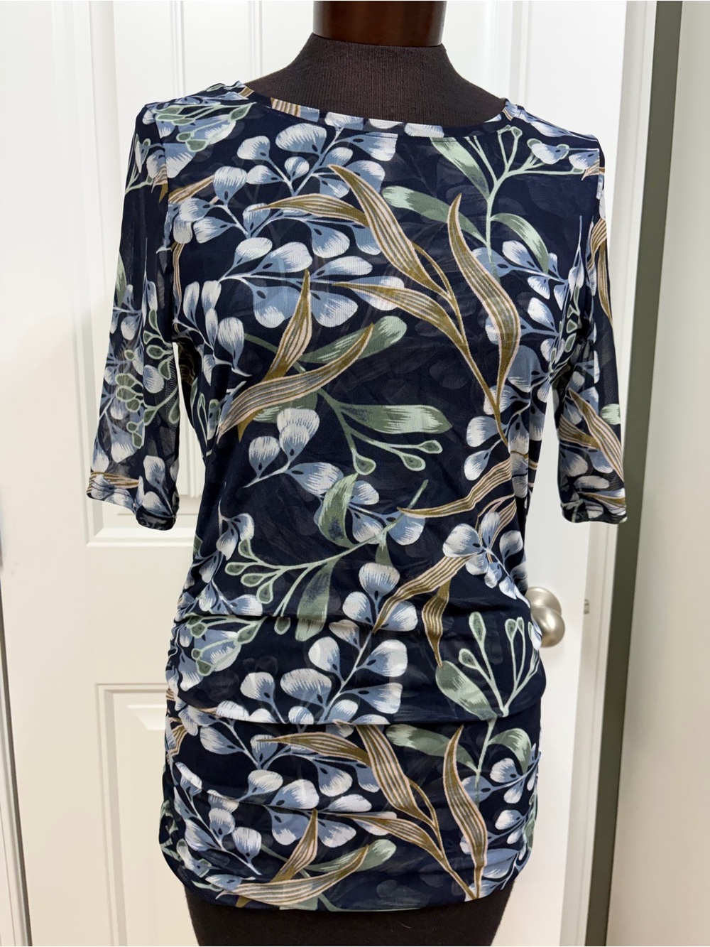 White House Black Market Navy Mesh Botanical Print Top Size M